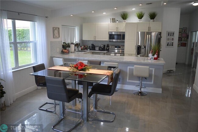 Foto del edificio - 8042 Clear Shores Cir