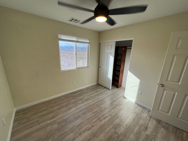 Foto del edificio - RENOVATED BEAUTIFUL 3BD/3BA!