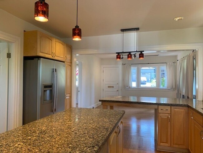 Foto del edificio - Charming 3 Bedroom Home in Monrovia
