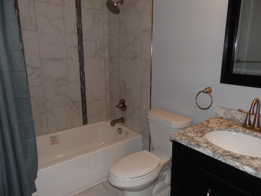 Bathroom - 2317 W 9th St