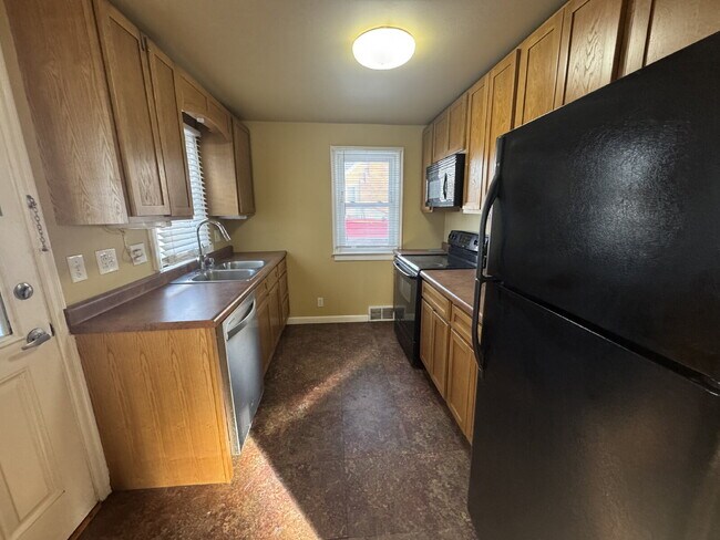 Foto del edificio - Charming & Cozy 1-Bedroom Retreat in Brooklyn Center – Perfect for Simplified Living!