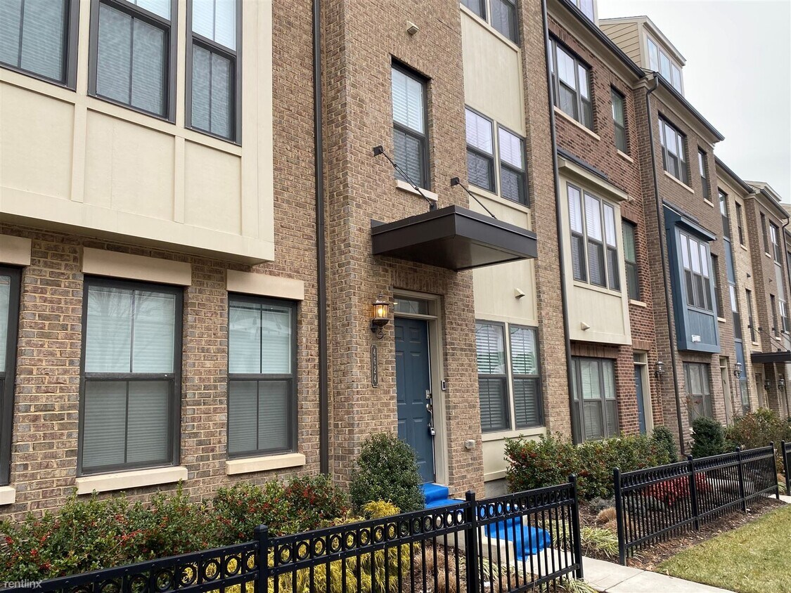 2 br, 2.5 bath Townhome 4624 Woodberry St Townhome Rentals in