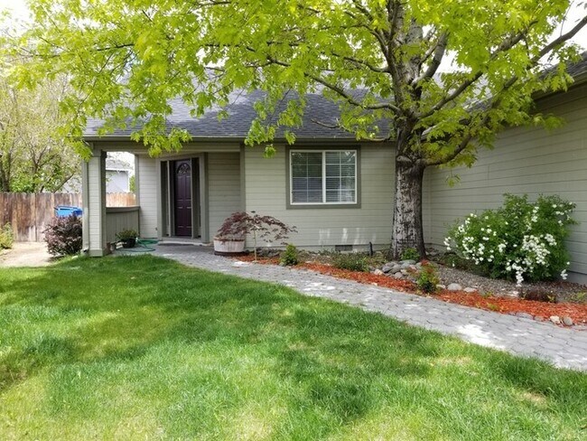 Building Photo - 4 Bedroom Home in Gardnerville