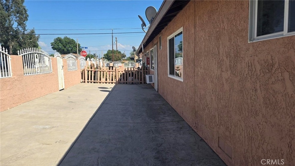 Building Photo - 308 N Millard Ave