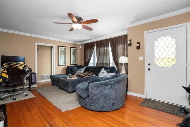 Foto del edificio - Coming Soon! 3 Bedroom 2 Bath 2 Carport Re...