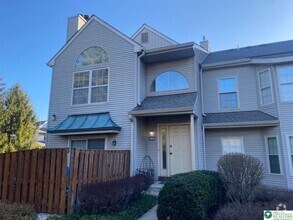 Building Photo - 2806 Brookhaven Dr