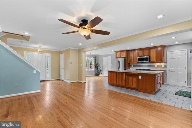 Building Photo - 2215 Loch Lomond Dr