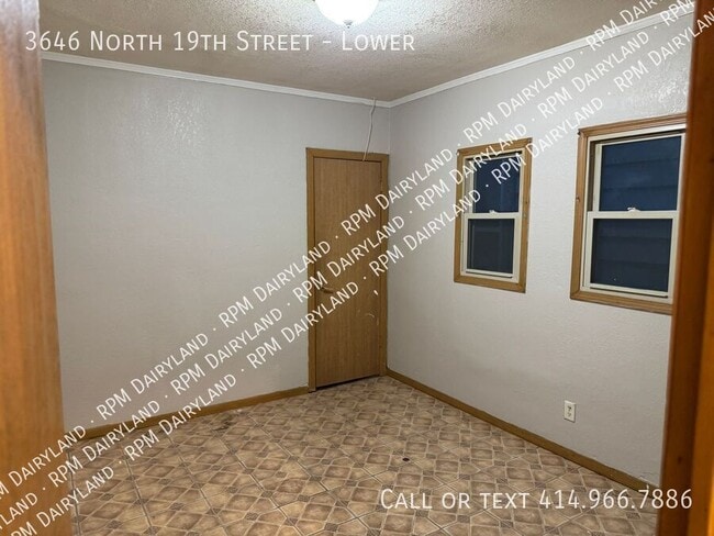 Building Photo - Newly Renovated 2 Bedroom Lower Duplex