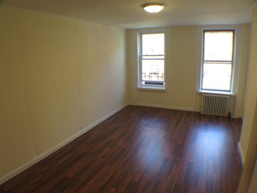 Primary Photo - 216 E 5th St