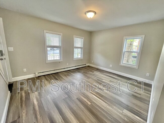 Foto del edificio - 253 Yantic St