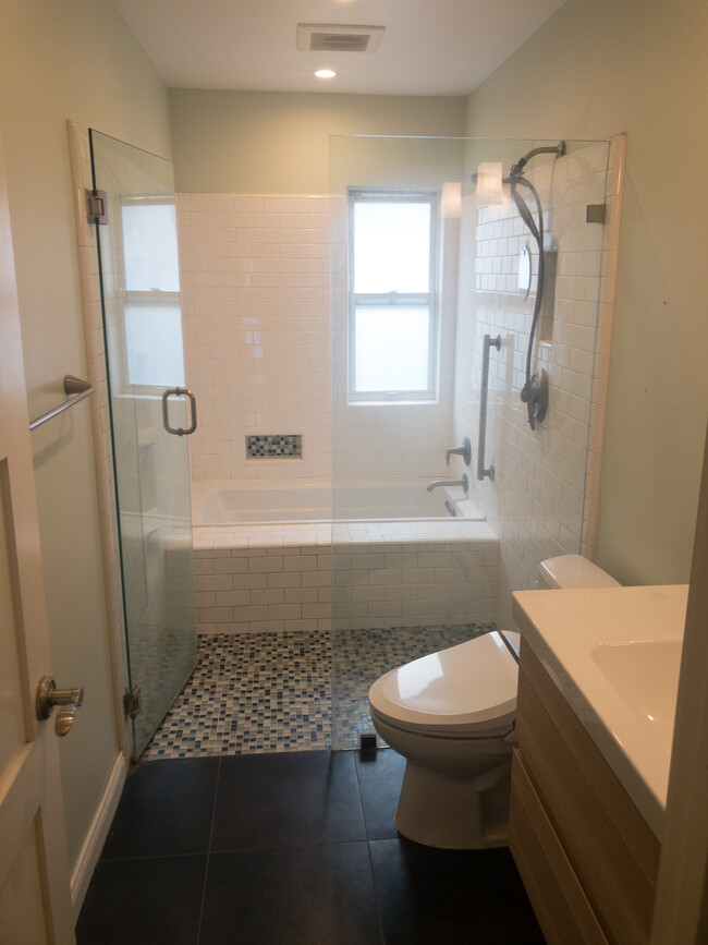 Main Bath - 4320 Vinton Ave