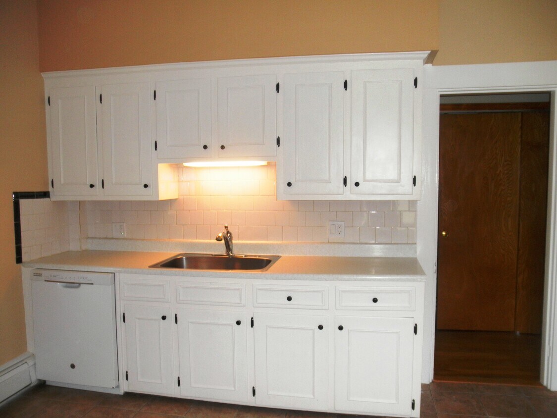 Kitchen cabinets - 129 Brown St