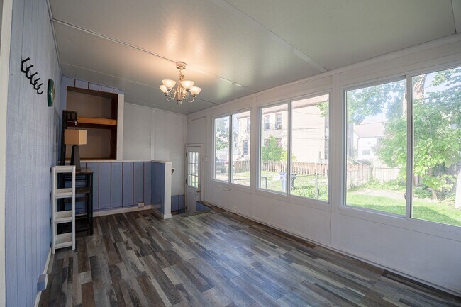 Foto del edificio - 2348 S Kinnickinnic Ave