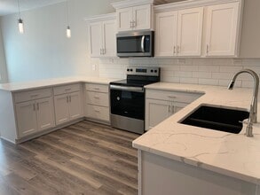 Building Photo - 232 Deep Water Dr