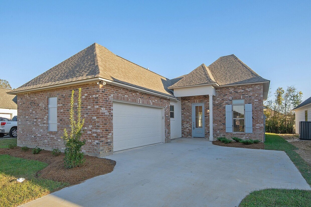 Beautiful 4 bedroom new construction home House Rental in Prairieville, LA