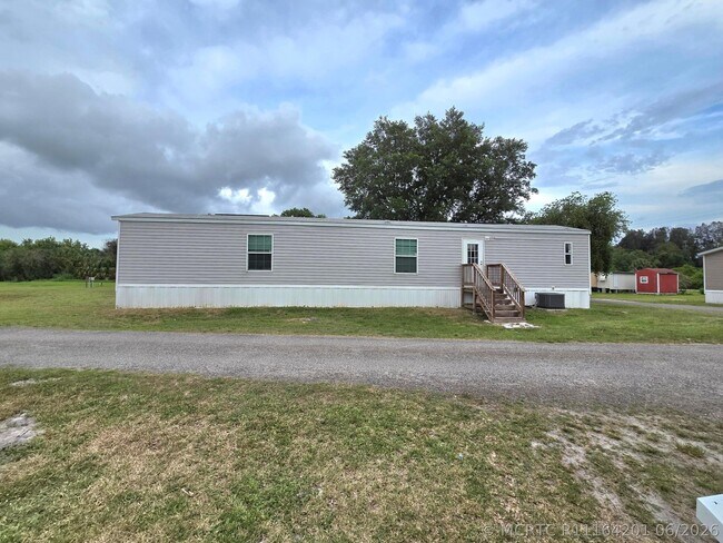 Foto del edificio - 4649 NW 30th St