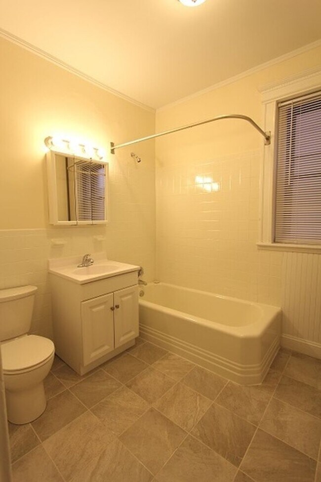 Foto del edificio - Brookline TWO Bedroom