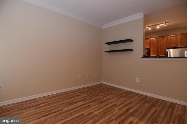 Building Photo - 4852 Eisenhower Ave