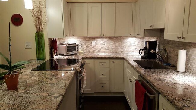 Foto del edificio - 905 NE 28th St