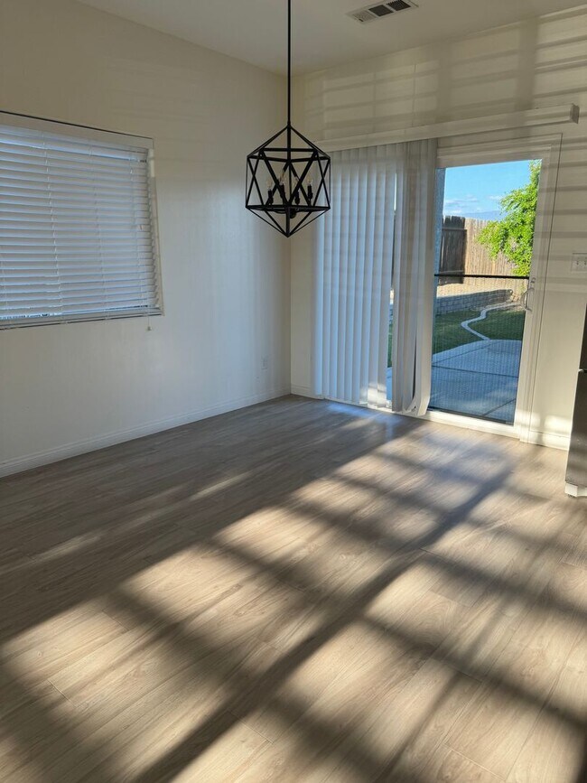 Foto del edificio - 8512 Andromeda Ln