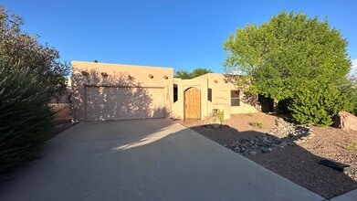 Building Photo - 564 Cedardale Loop