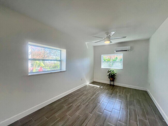 Foto del edificio - 651 Madison Ct