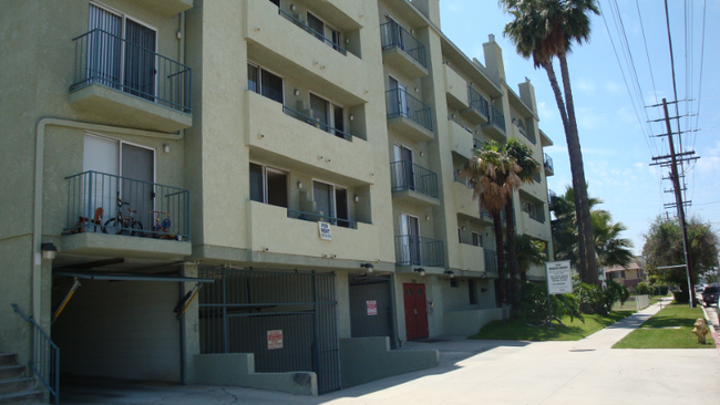 Foto del edificio - 11936 Magnolia Blvd