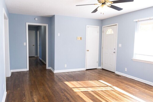 Building Photo - 1119 Kinsey Dr