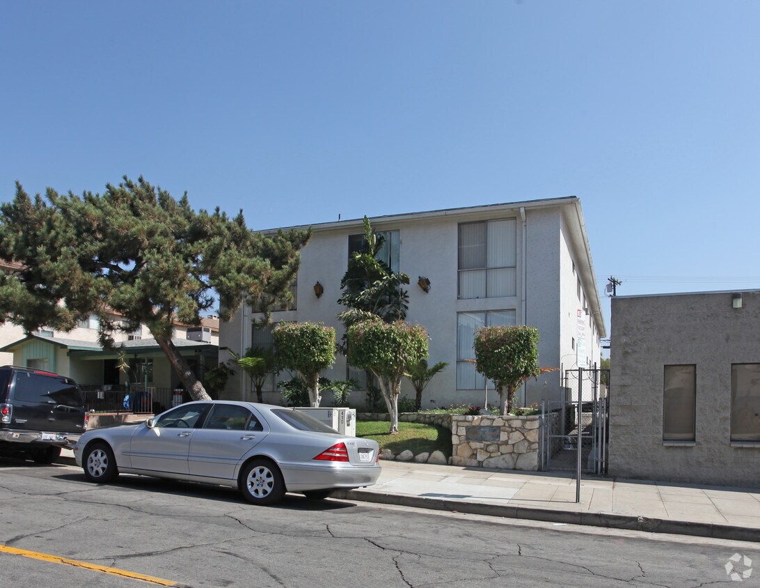 Foto principal - 428 E Cypress Ave