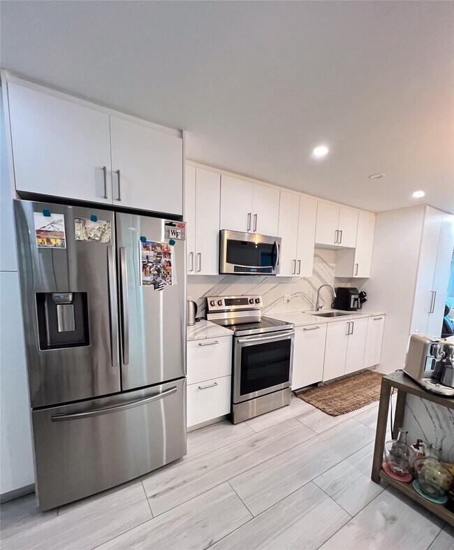 Foto del edificio - 2115 NE 37th Dr