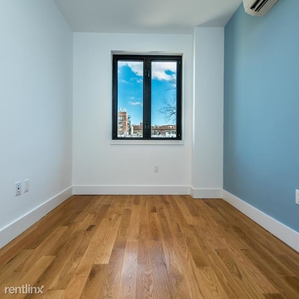 Foto del edificio - 1002 Bushwick Ave