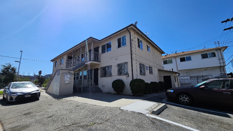 Building Photo - 3009 Carmona Ave