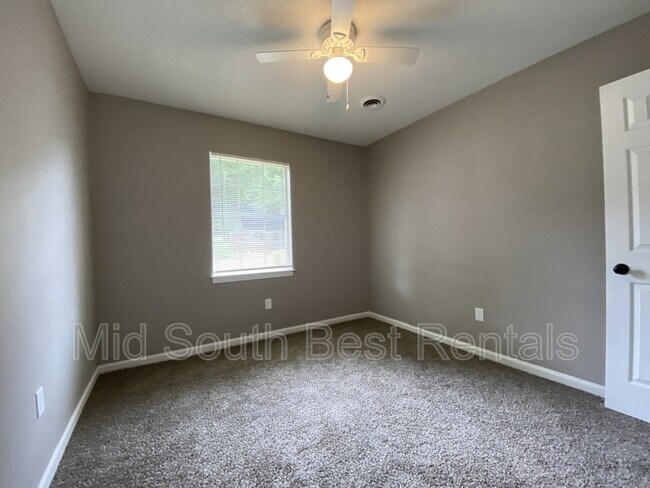 Building Photo - 4052 Ponca St
