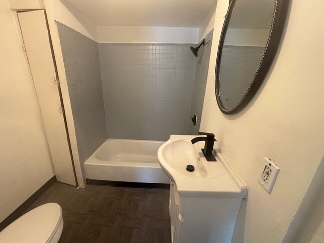 Foto del edificio - Charming 2-Bedroom Property in Prime Location