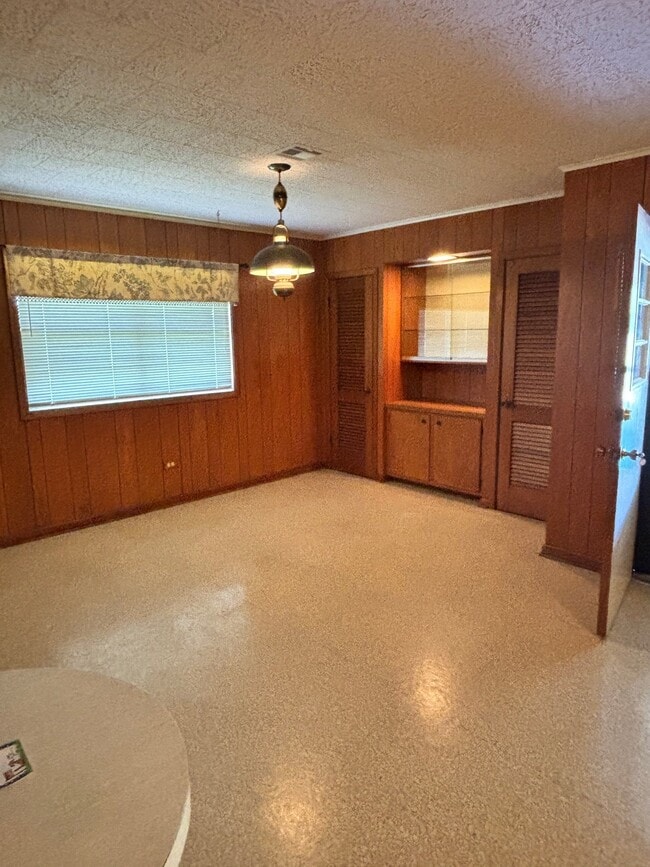 Building Photo - 1710 Lake Dauterive Rd