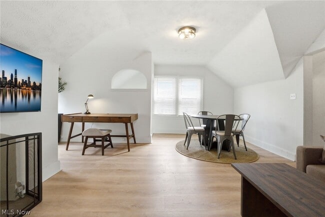 Foto del edificio - 3326 E Overlook Rd