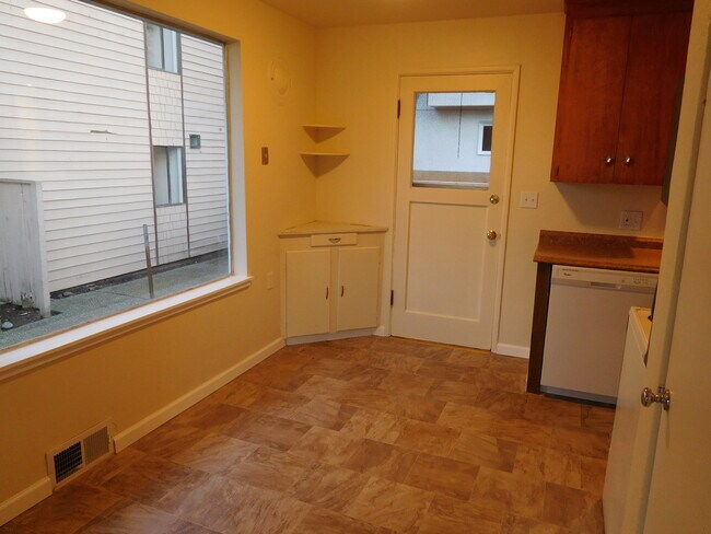 Foto del edificio - Magnolia Duplex Available May 5th