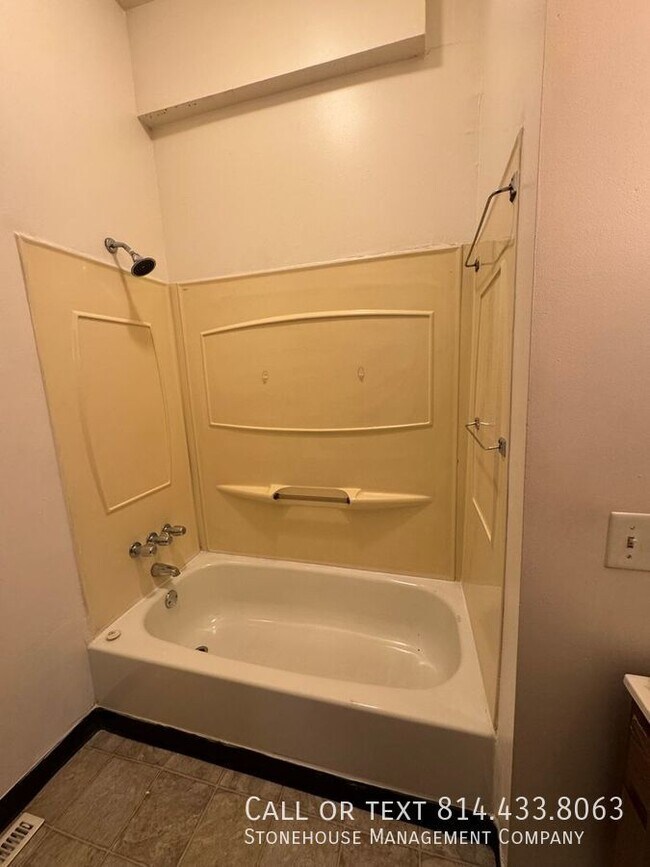 Foto del edificio - Nice first floor apartment and walking dis...