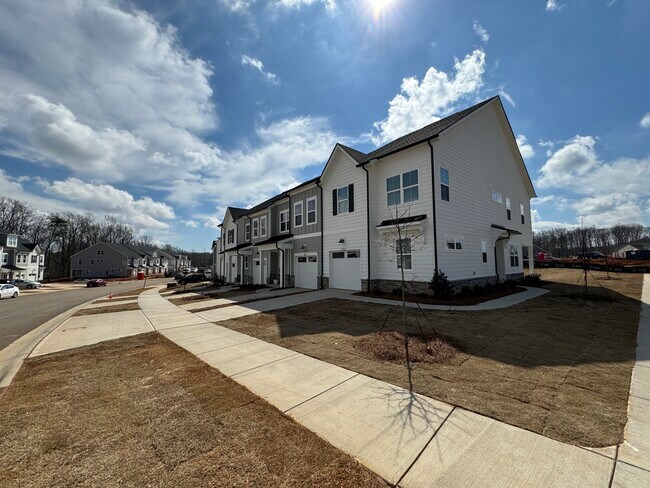 Building Photo - 9637 Munsing Dr