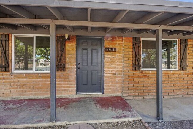 Building Photo - PENDING / RENTED