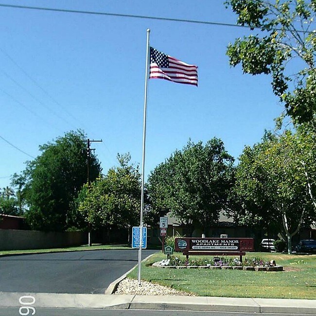 Building Photo - 200 E Sierra Ave