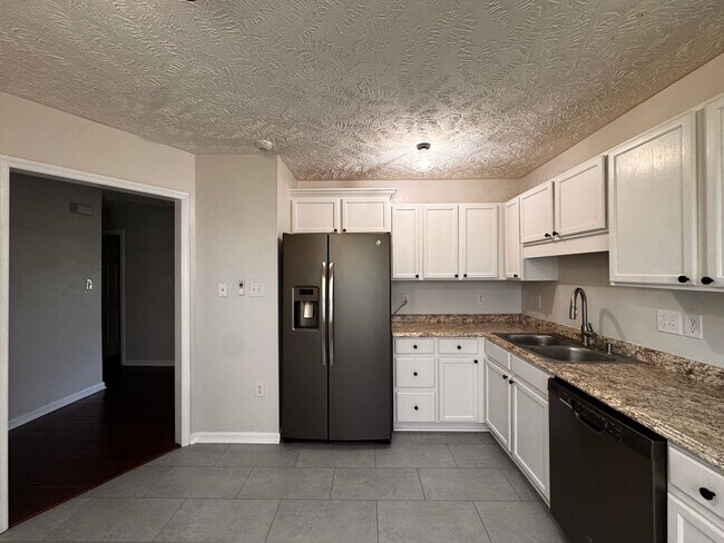 Foto del edificio - Charming 3 Bed 2 Bath Home in Cameron