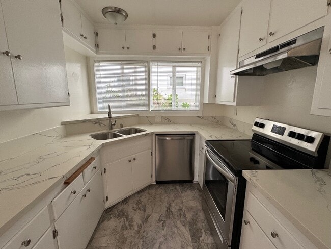 Building Photo - 2508 Highland Ave