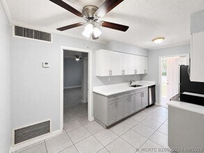 Building Photo - 1001 SW 74th Ave