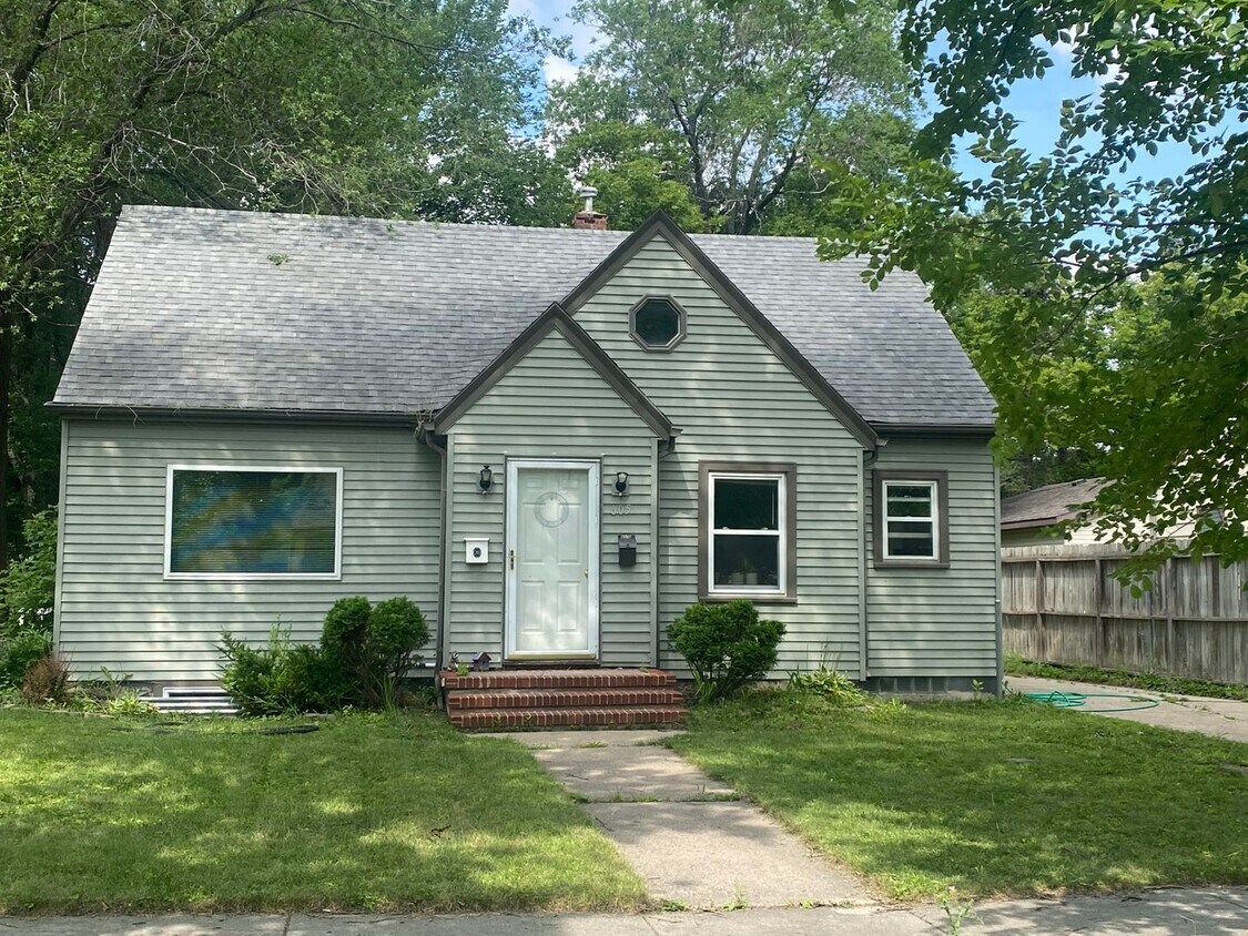 605 12th St N Unit LOWER, Moorhead, MN 56560 Room for Rent in