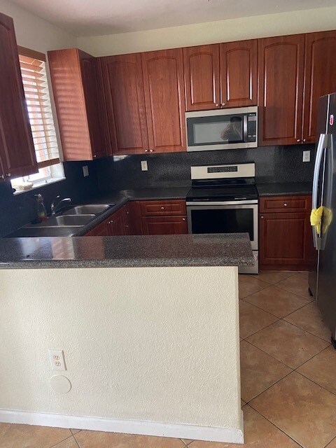 Kitchen - 2612 SE 15th Plz