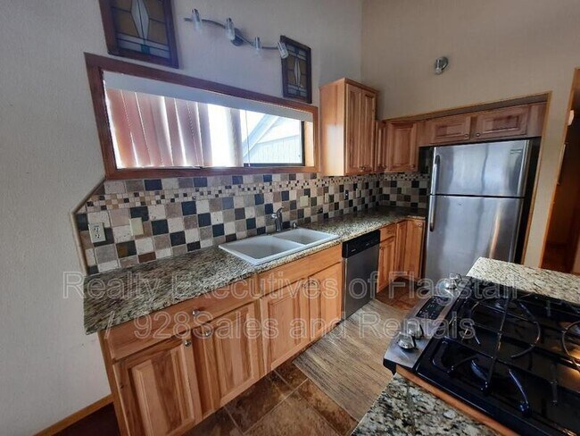 Foto del edificio - 2650 Valley View Dr