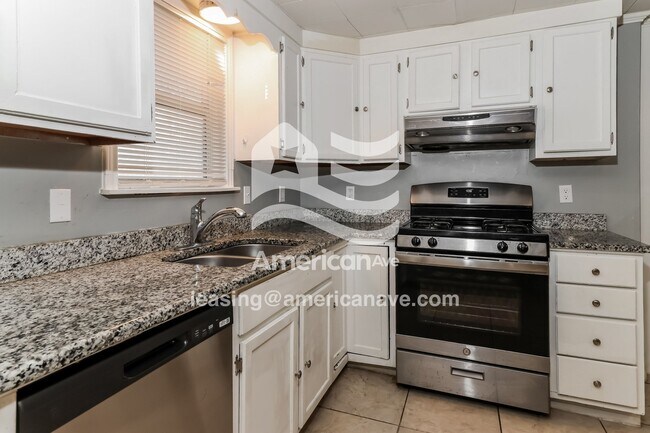 Foto del edificio - 1318 E Woodruff Ave