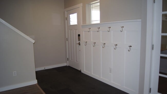 Building Photo - Lovely, upgraded DuPont home