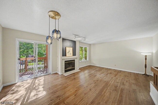 Building Photo - 24 Pine Hollow Ct
